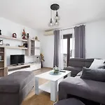 Daire Sea & View For Five Persons