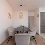 Sea & View For Five Persons Διαμέρισμα *