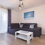 Sea & View For Five Persons Διαμέρισμα Πόρετς