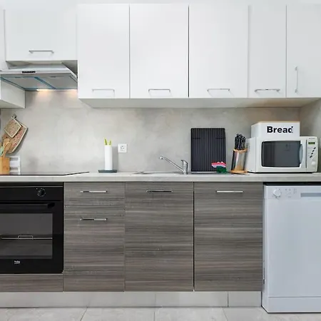 Sea & View For Five Persons ポレッチ