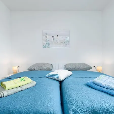 Sea & View For Five Persons *