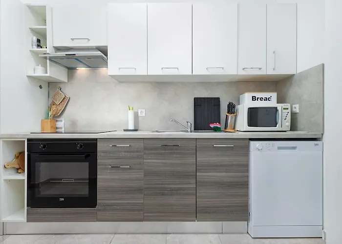 Sea & View For Five Persons ポレッチ